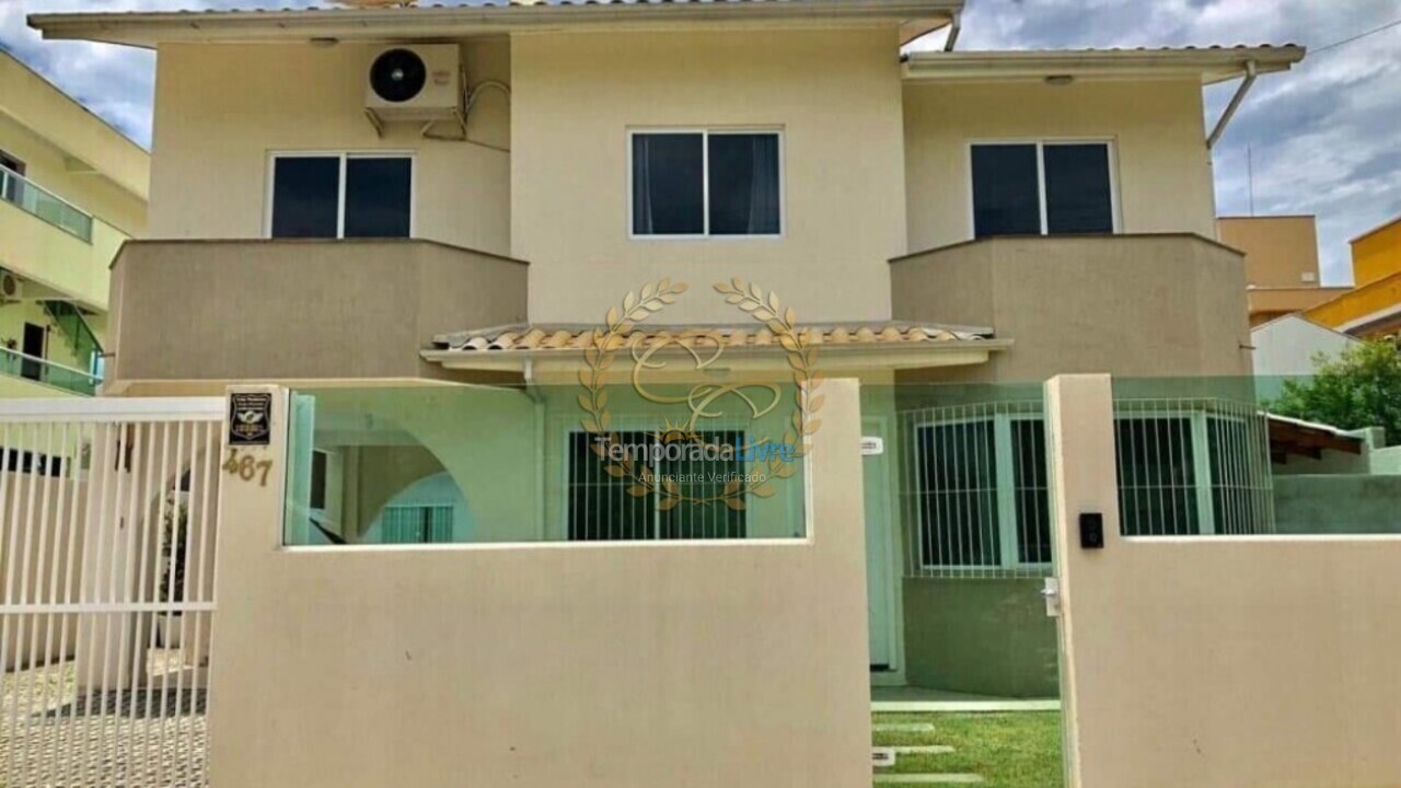 House for vacation rental in Bombinhas (Praia de Bombas)