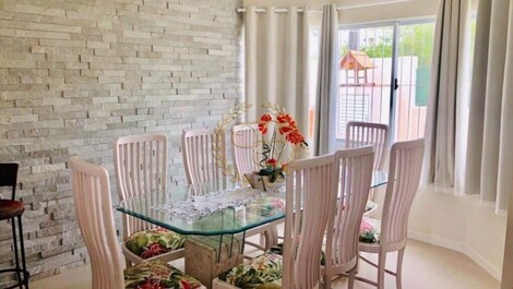 House with pool for vacation rental in Bombinhas-SC, approx...