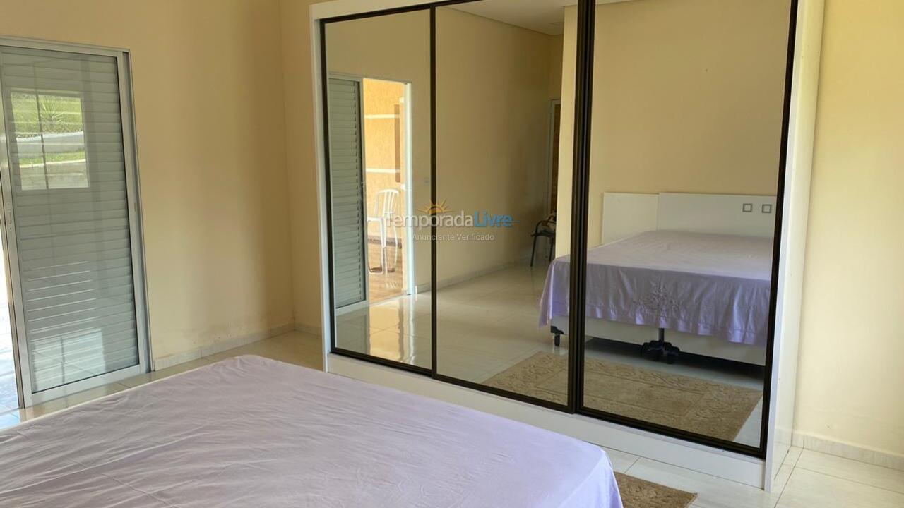 Chácara / sítio para aluguel de temporada em Mairinque (Dona Catarina Km Rod Castelo Branco)