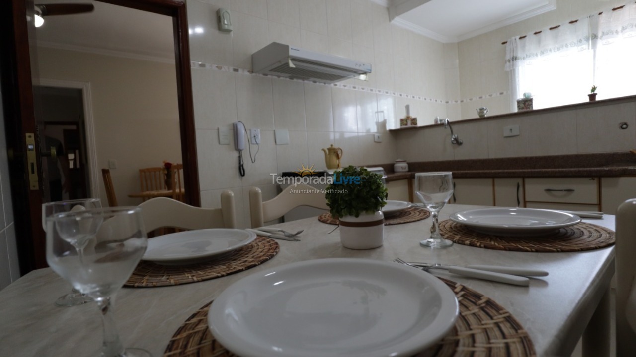 Apartamento para aluguel de temporada em Mongaguá (Centro)