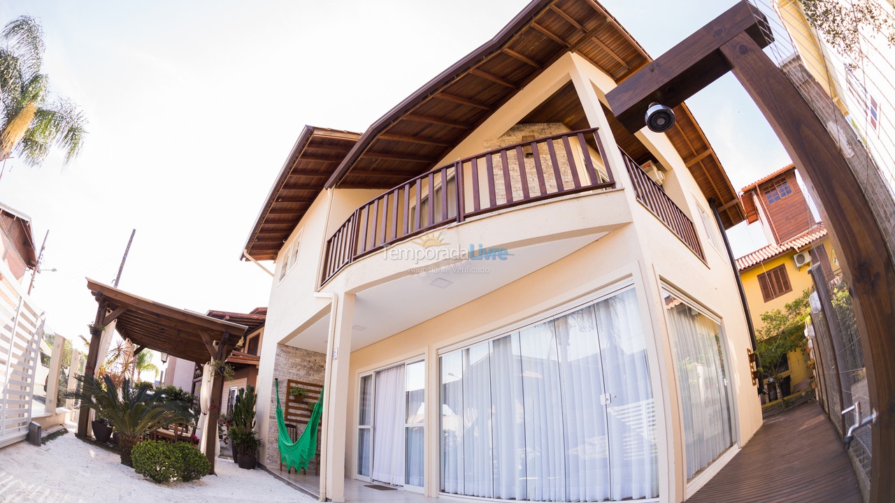 Casa para alquiler de vacaciones em Palhoça (Guarda do Embaú)