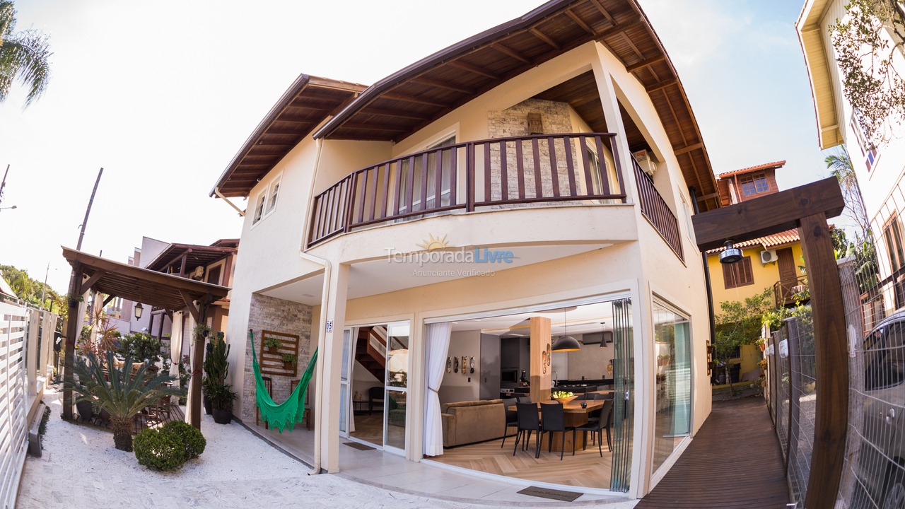 Casa para alquiler de vacaciones em Palhoça (Guarda do Embaú)