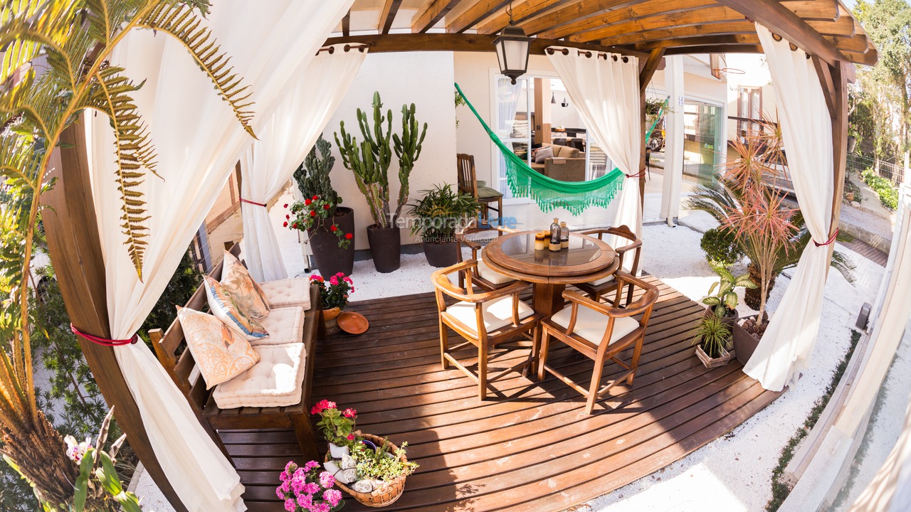 Casa para alquiler de vacaciones em Palhoça (Guarda do Embaú)