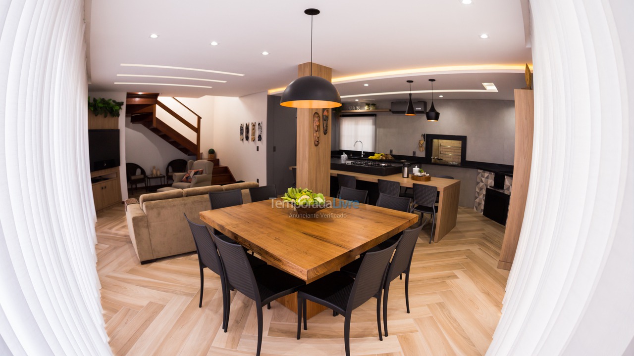 Casa para alquiler de vacaciones em Palhoça (Guarda do Embaú)