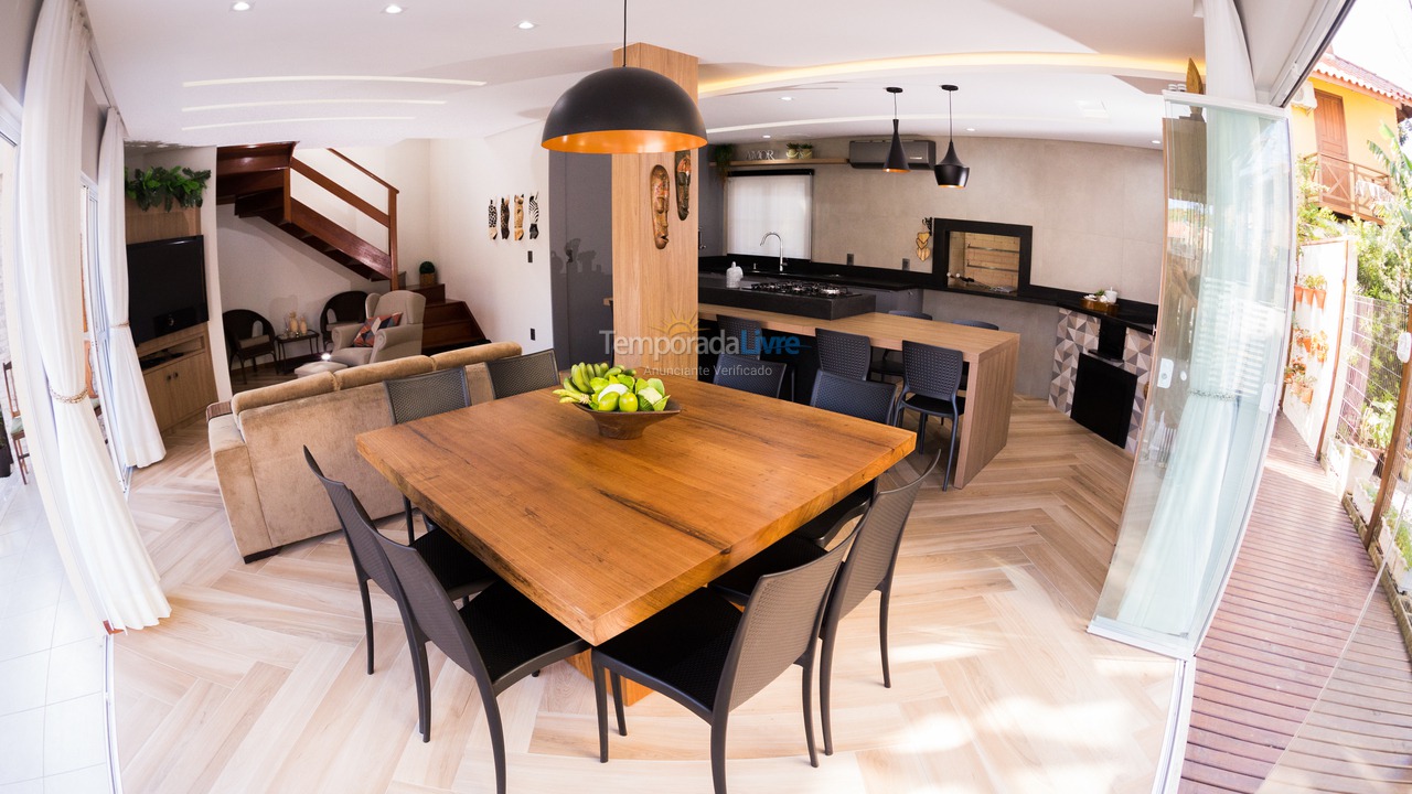 Casa para alquiler de vacaciones em Palhoça (Guarda do Embaú)