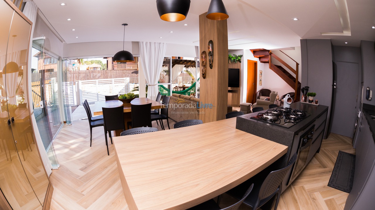 Casa para alquiler de vacaciones em Palhoça (Guarda do Embaú)