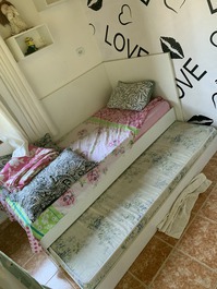 Beautiful, with pool, contact with nature and lake for fishing.