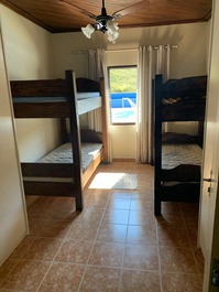 Beautiful, with pool, contact with nature and lake for fishing.