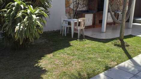 CHURRASQUEIRA NO QUINTAL