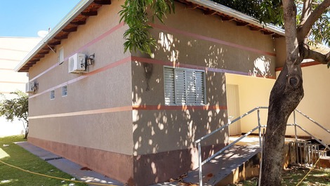 CASA 6 - R$1080/casa/noite. Acomoda até 10/pessoas/casa