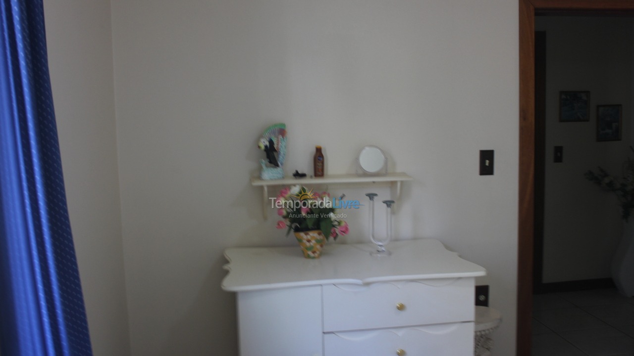 Apartamento para aluguel de temporada em Itapema (Meia Praia)