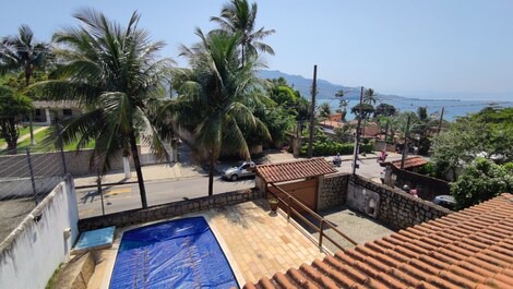 Beautiful house in portinho with pool, 50 meters from the beach
