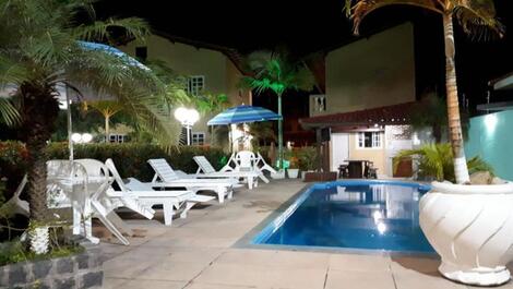 La propiedad tiene capacidad para 94 personas, piscina y barbacoa, Playa Taperapuan.