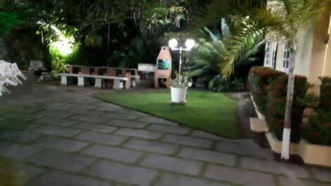 La propiedad tiene capacidad para 94 personas, piscina y barbacoa, Playa Taperapuan.