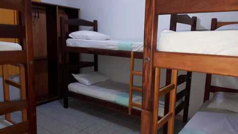 La propiedad tiene capacidad para 94 personas, piscina y barbacoa, Playa Taperapuan.