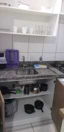 Balcão Pia e utensilios domesticos