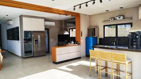 MANSÃO - 06 SUÍTES