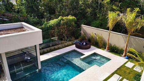 MANSÃO - 06 SUÍTES