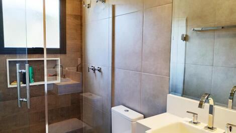 MANSÃO - 06 SUÍTES