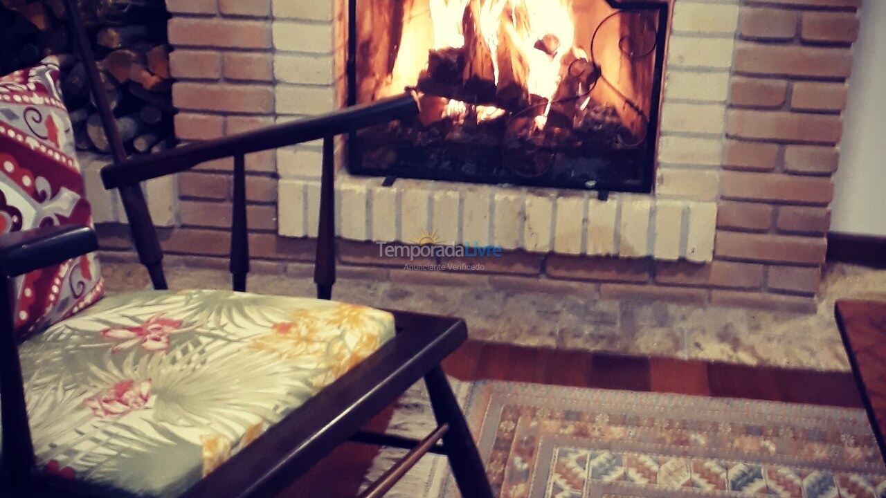 Casa para aluguel de temporada em Campos do Jordão (Condominio Umuarama)