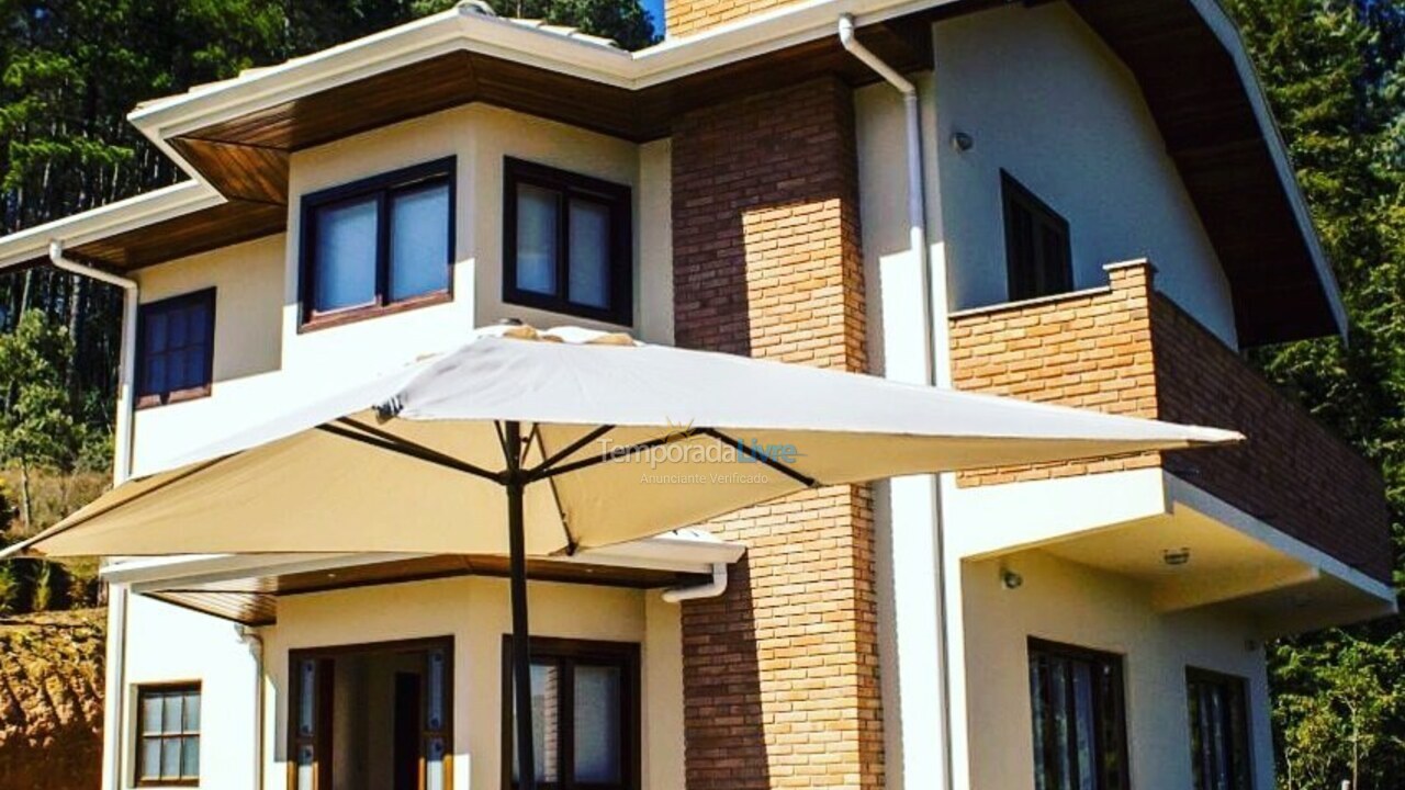 Casa para aluguel de temporada em Campos do Jordão (Condominio Umuarama)