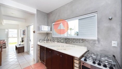 Beautiful house just steps from the sea...