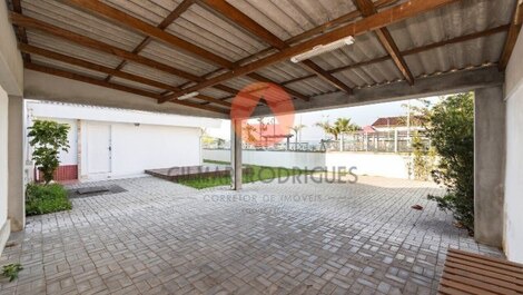 Beautiful house just steps from the sea...