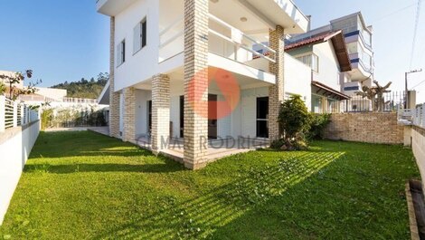 Beautiful house just steps from the sea...