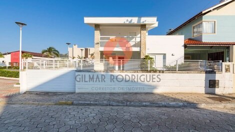 Beautiful house just steps from the sea...