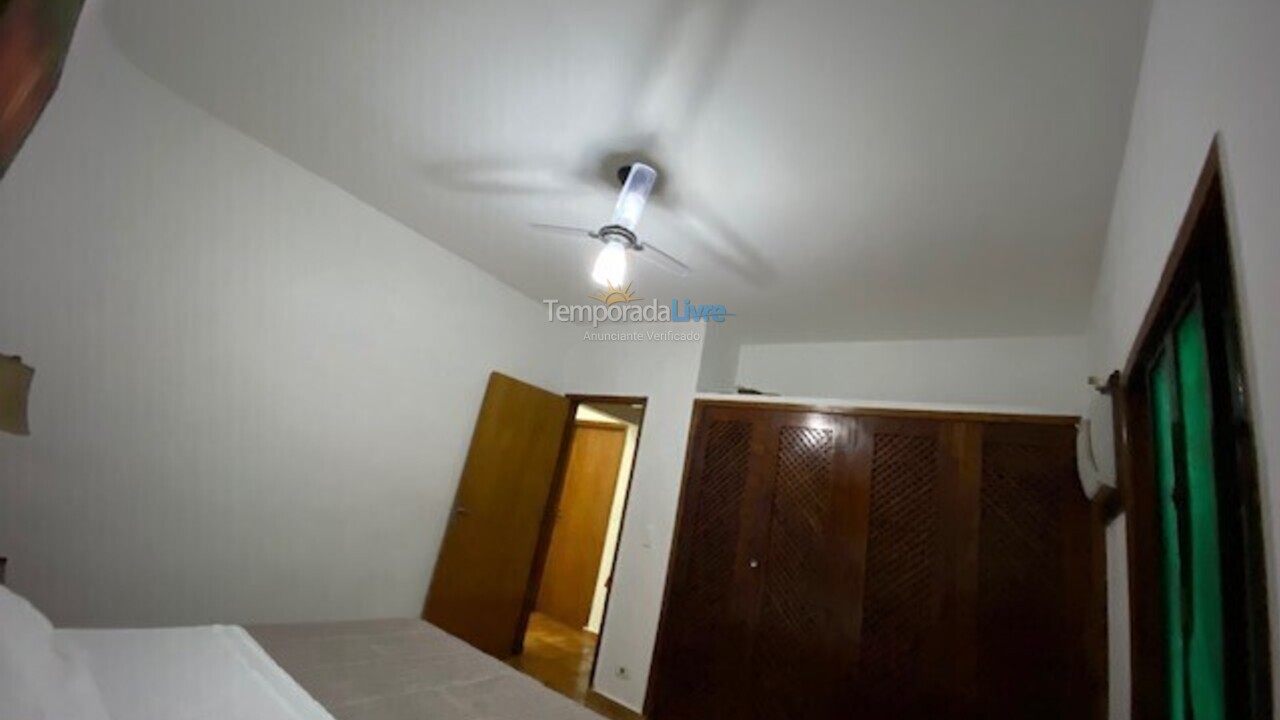 Casa para aluguel de temporada em Ubatuba (Praia das Toninhas)