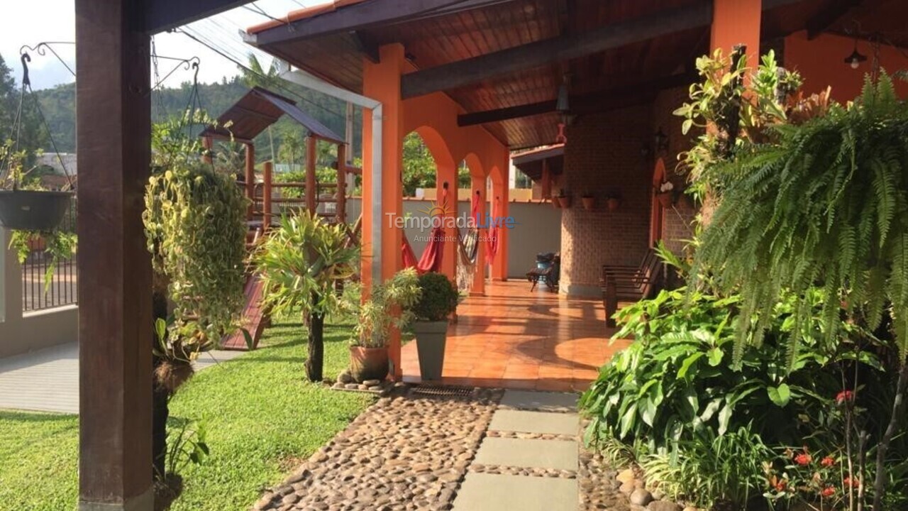 Casa para aluguel de temporada em Ubatuba (Praia das Toninhas)
