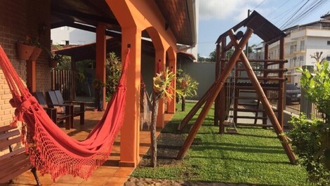 Excelente Casa para Temporada em Ubatuba - Piscina Churrasqueira WiFi