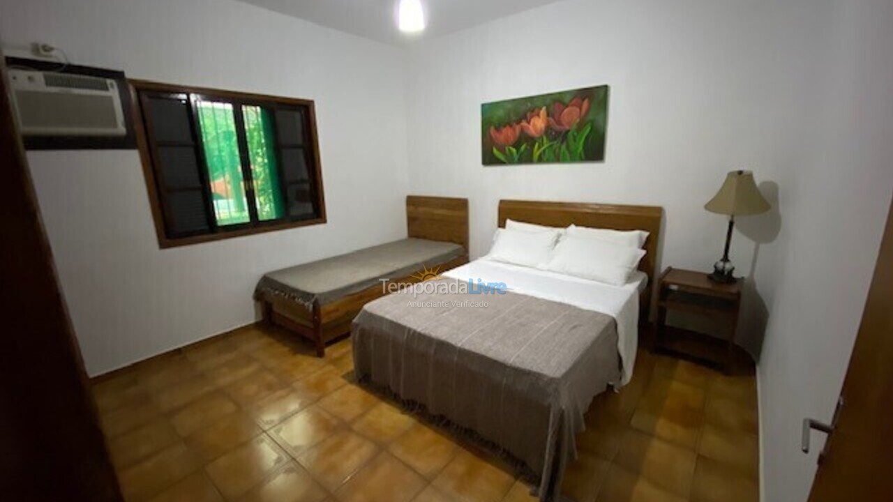 Casa para aluguel de temporada em Ubatuba (Praia das Toninhas)