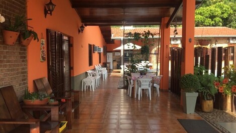 Excelente Casa para Temporada em Ubatuba - Piscina Churrasqueira WiFi