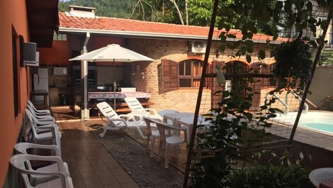 Excelente Casa para Temporada em Ubatuba - Piscina Churrasqueira WiFi