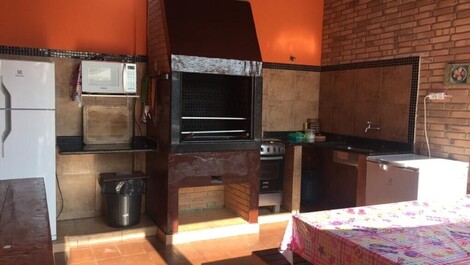 Excelente Casa para Temporada em Ubatuba - Piscina Churrasqueira WiFi