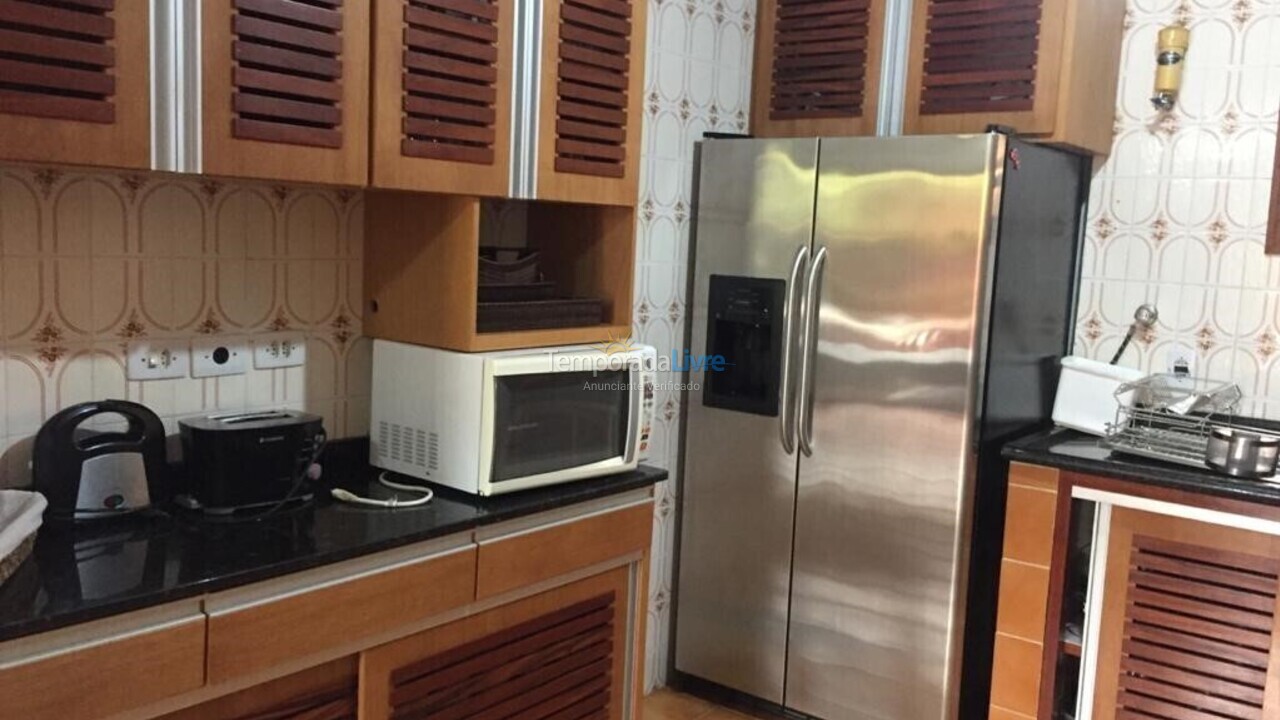 Casa para aluguel de temporada em Ubatuba (Praia das Toninhas)