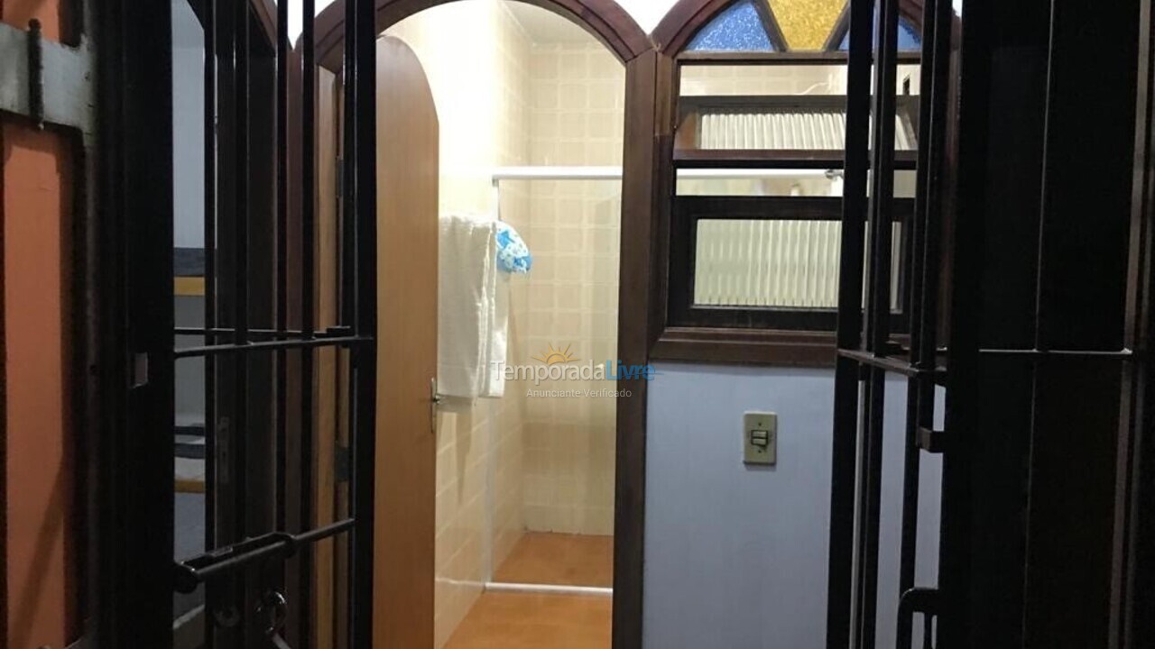 Casa para aluguel de temporada em Ubatuba (Praia das Toninhas)