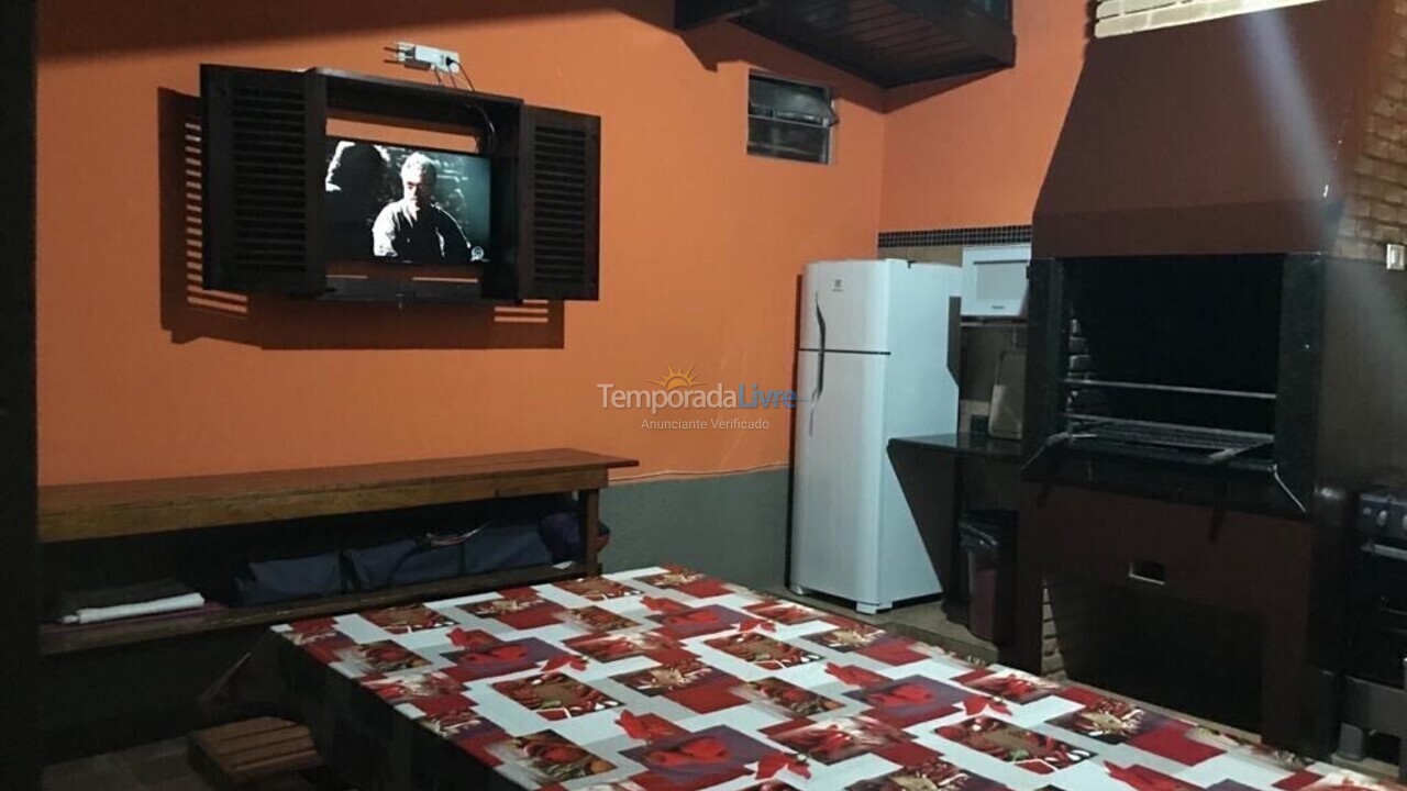 Casa para aluguel de temporada em Ubatuba (Praia das Toninhas)