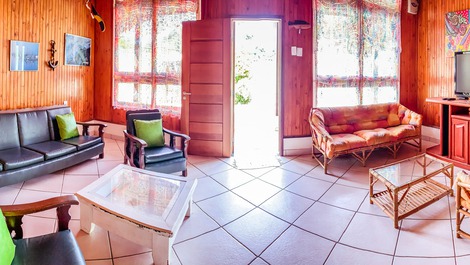 UBATUBA PRAIA DAS TONINHAS CON PISCINA Y AIRE ACONDICIONADO