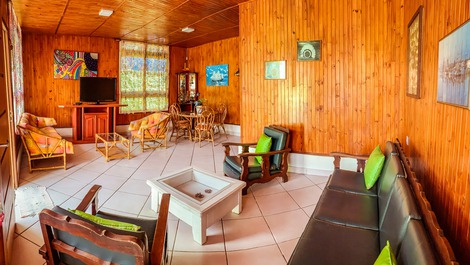 UBATUBA PRAIA DAS TONINHAS CON PISCINA Y AIRE ACONDICIONADO