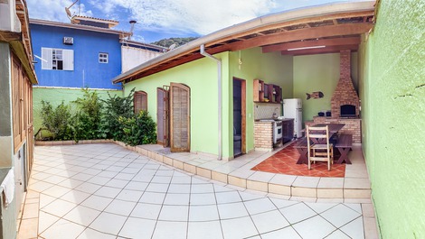 UBATUBA PRAIA DAS TONINHAS CON PISCINA Y AIRE ACONDICIONADO