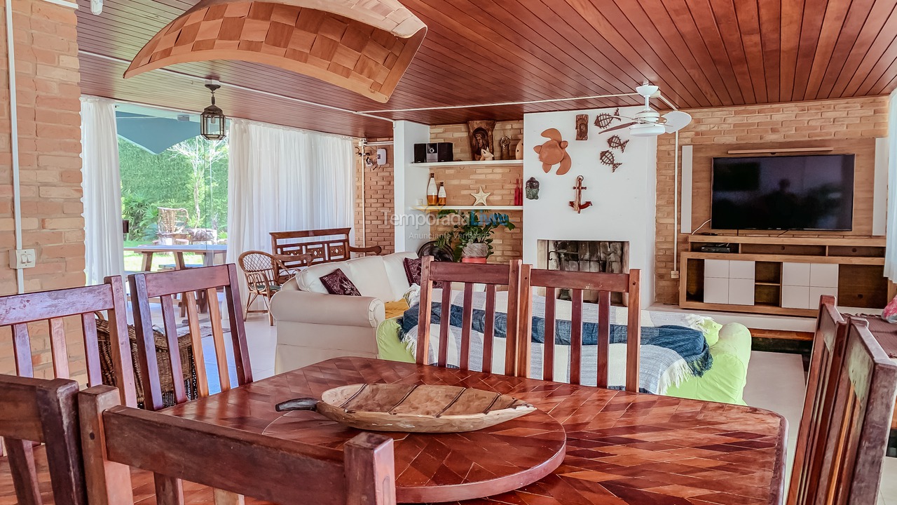 Casa para aluguel de temporada em Ubatuba (Praia das Toninhas)
