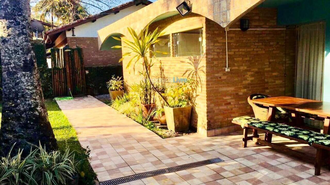 Casa para aluguel de temporada em Ubatuba (Praia das Toninhas)