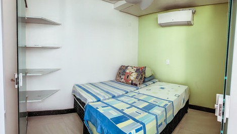 30m from the sea. 2 suites, air conditioning, barbecue