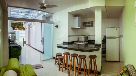 30m from the sea. 2 suites, air conditioning, barbecue