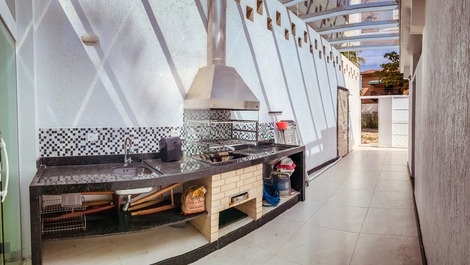 30m from the sea. 2 suites, air conditioning, barbecue