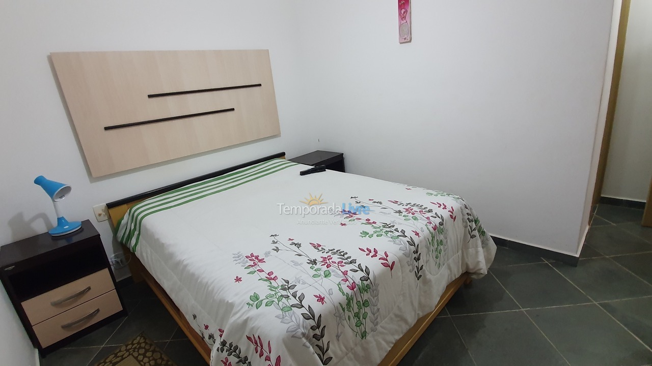 Apartamento para aluguel de temporada em Ubatuba (Praia das Toninhas)