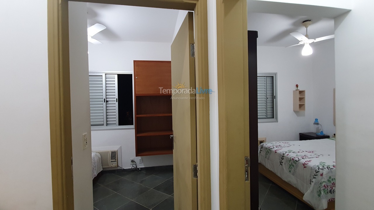 Apartamento para aluguel de temporada em Ubatuba (Praia das Toninhas)