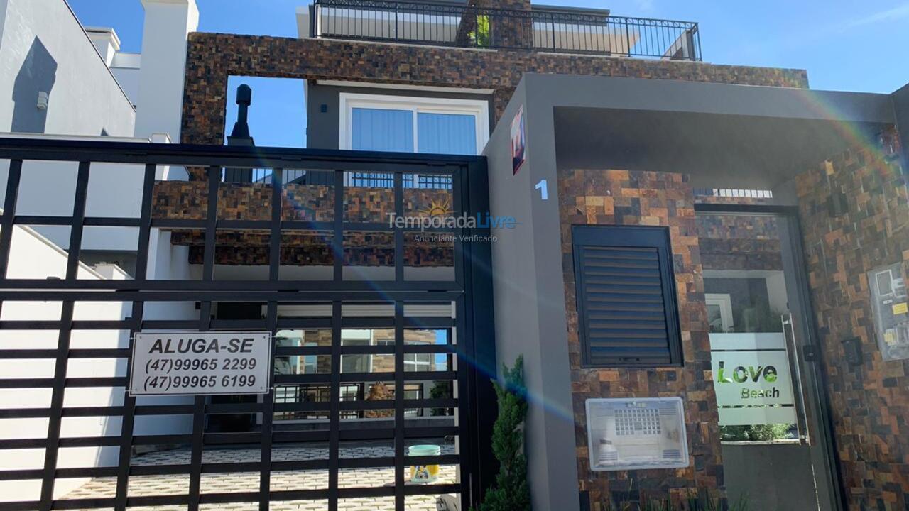 Casa para aluguel de temporada em Bombinhas (Canto Grande)